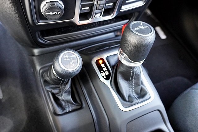 New 2025 Anvil Clear-Coat Exterior Paint Jeep Sport image 38