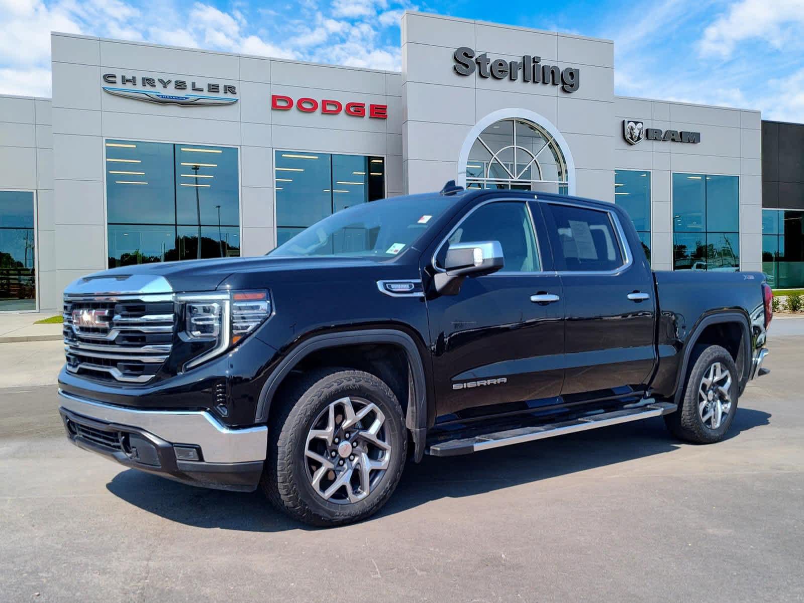 2023 GMC Sierra 1500 SLT's photo