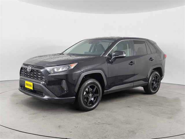 2022 Toyota RAV4 LE's photo