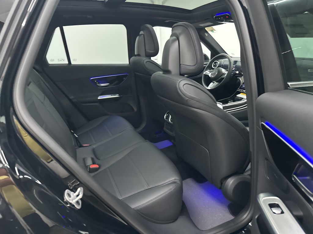 2025 Mercedes Benz GLC 300 photo 21