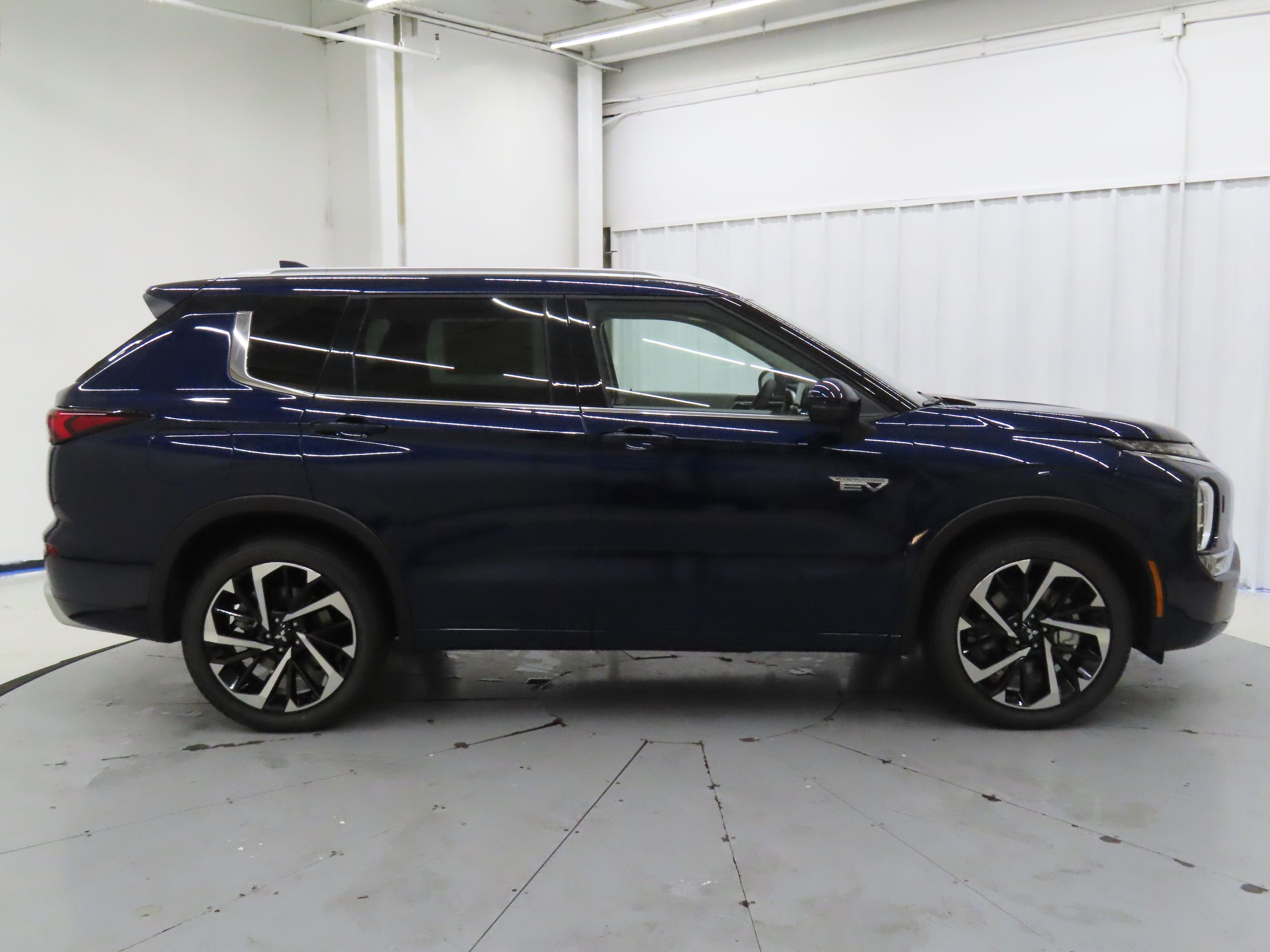 2025 Mitsubishi Outlander PHEV SEL photo 2