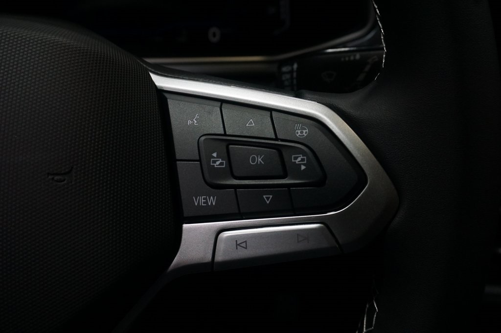 2025 Volkswagen Taos SEL photo 18