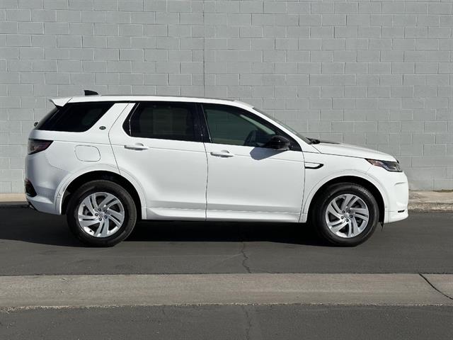 2024 Land Rover Discovery Sport S photo 2
