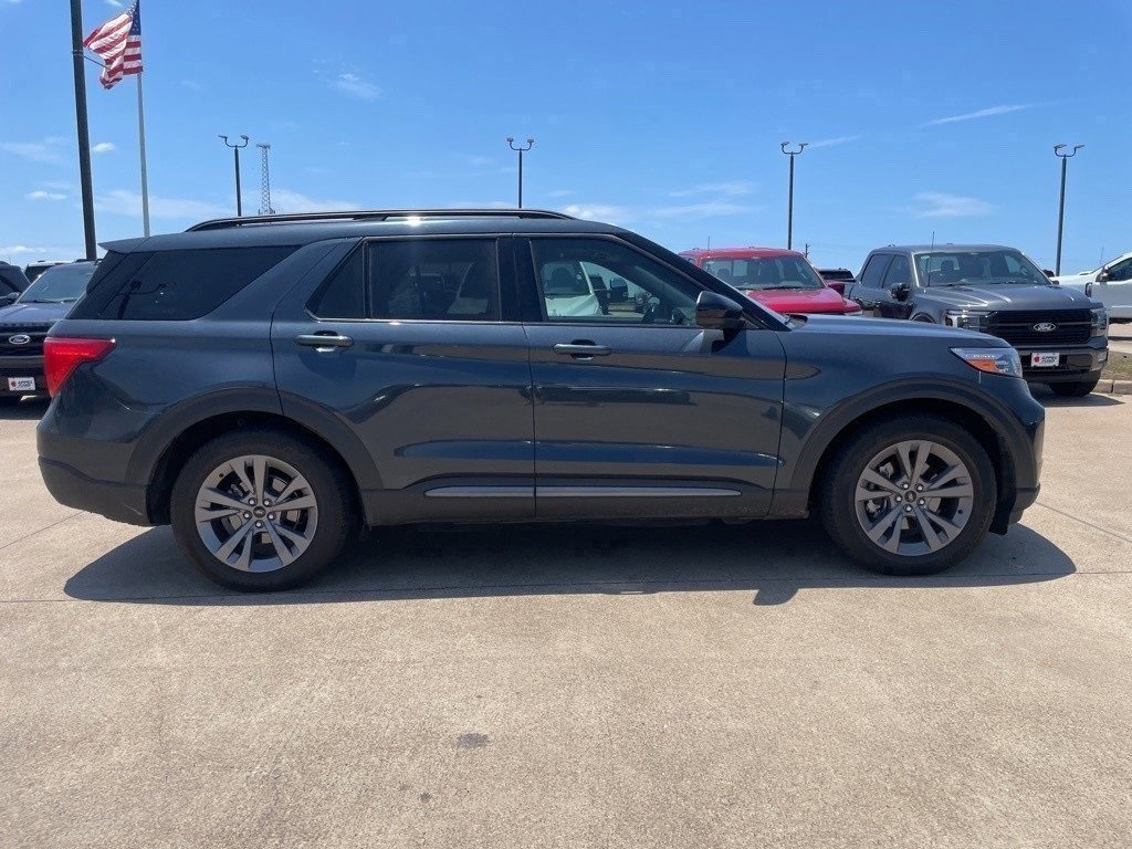 2022 Ford Explorer XLT photo 2