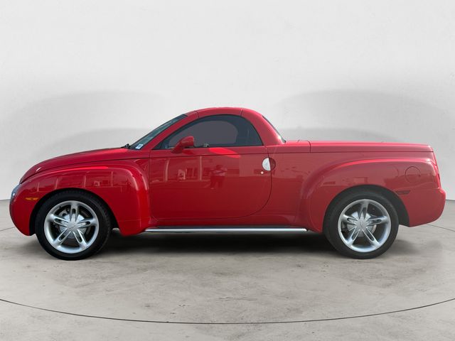 2004 Chevrolet SSR Base photo 2