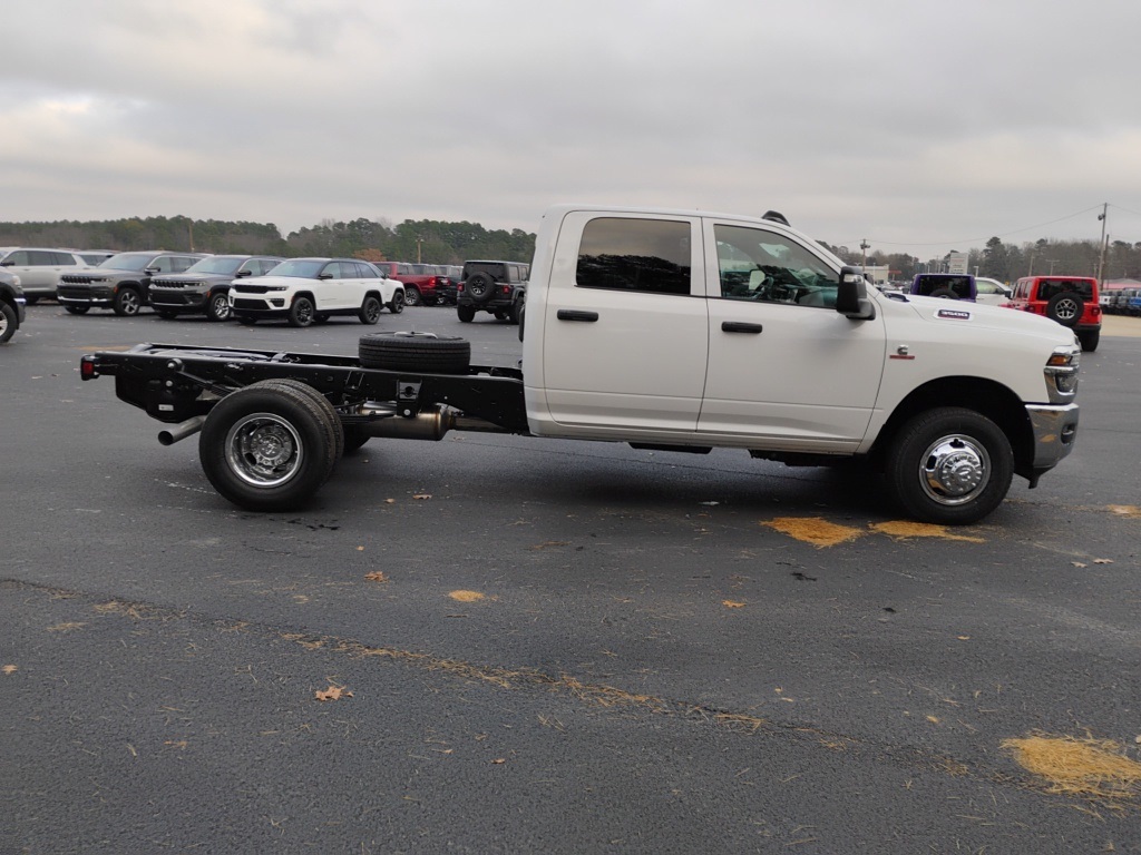 2026 Ram 3500 Tradesman photo 4