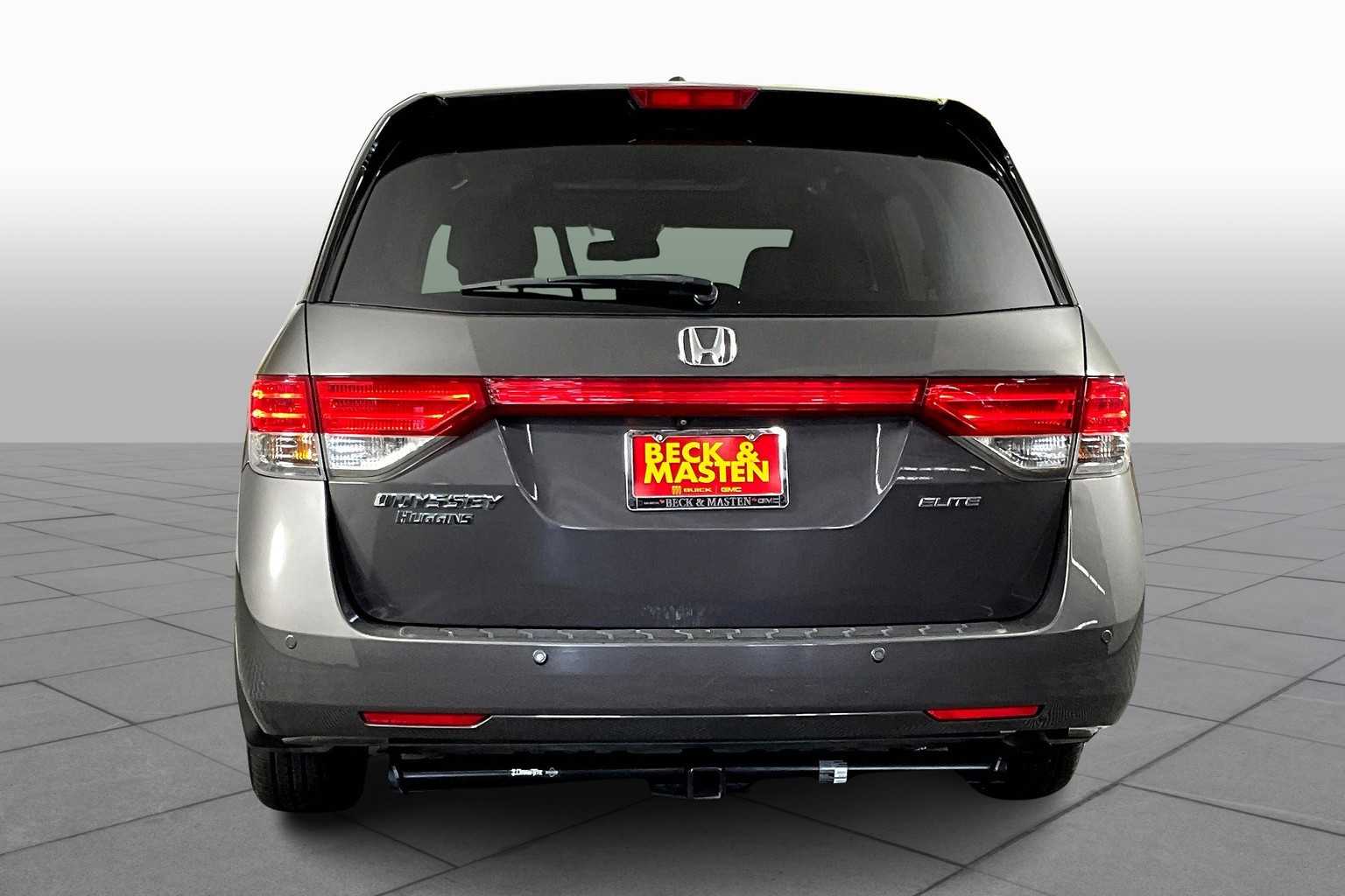 2016 Honda Odyssey Touring Elite photo 4