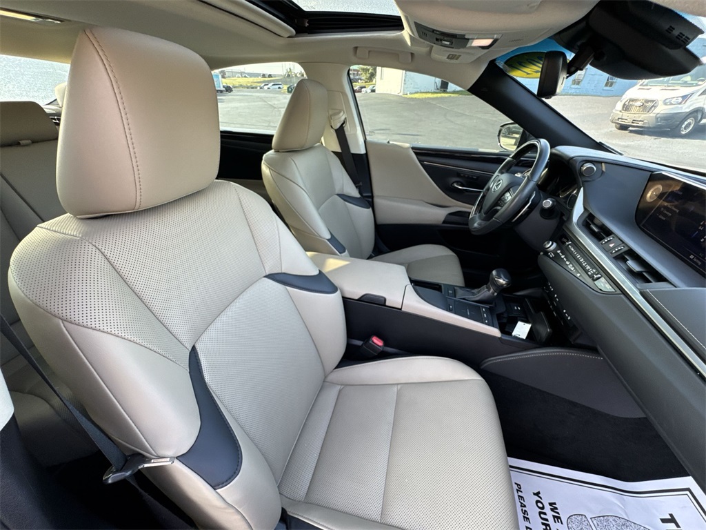 2021 Lexus ES 350 photo 24