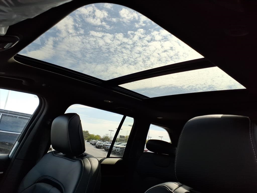 2025 Jeep Grand Cherokee Limited photo 8