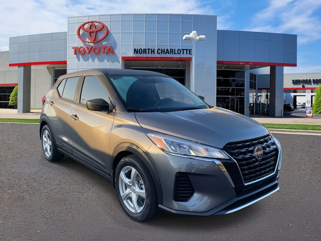 2025 Nissan KICKS PLAY Base's photo