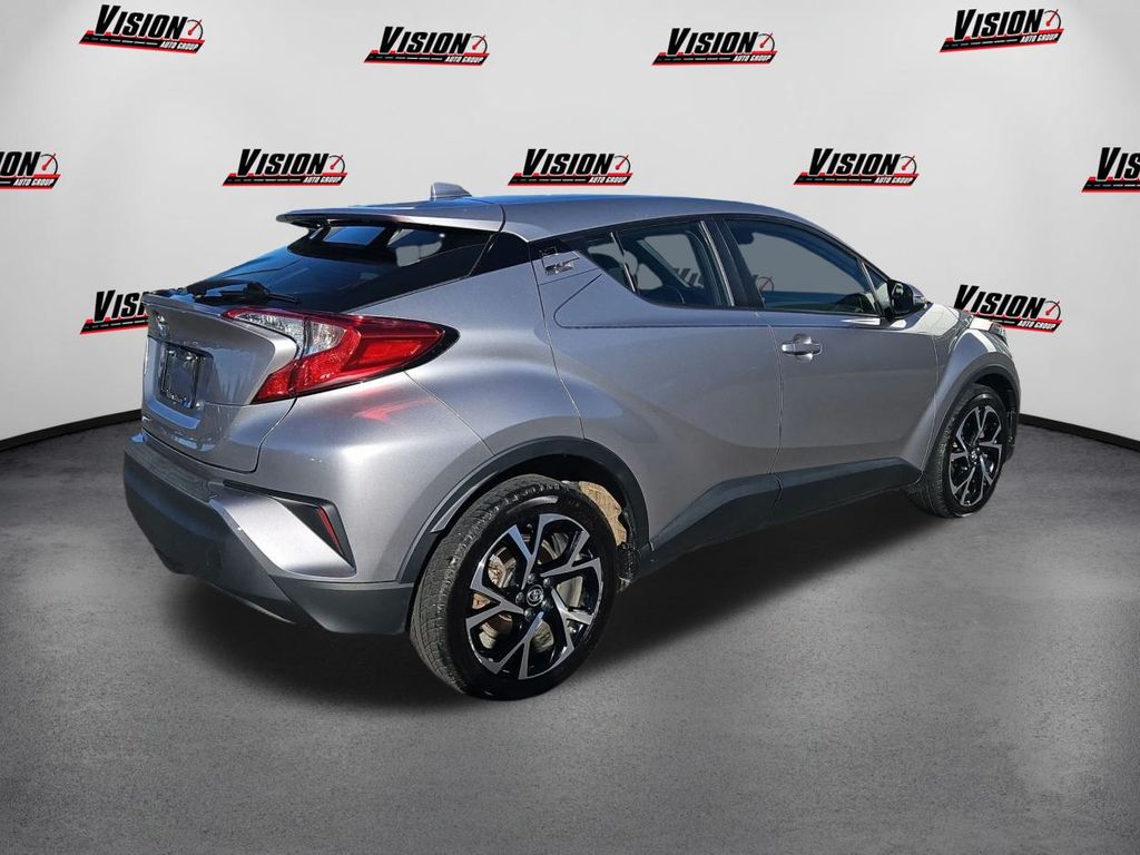 2019 Toyota C-HR LE photo 3