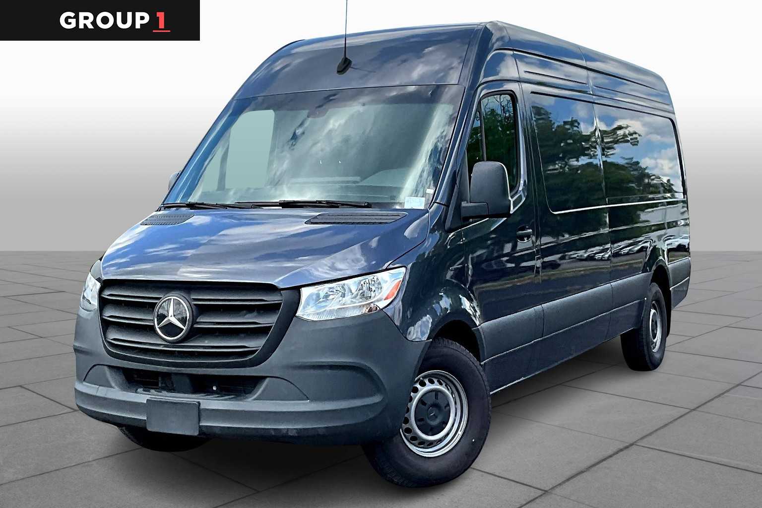 2024 Mercedes Benz EQB 300 4MATIC photo 2