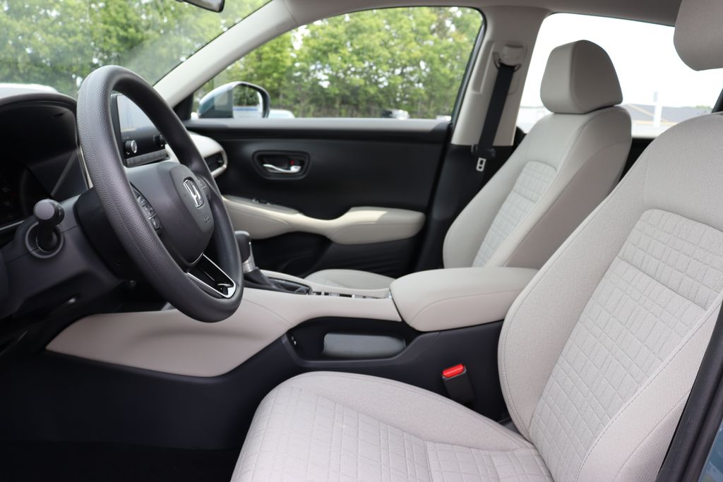 2025 Honda HR-V LX photo 22