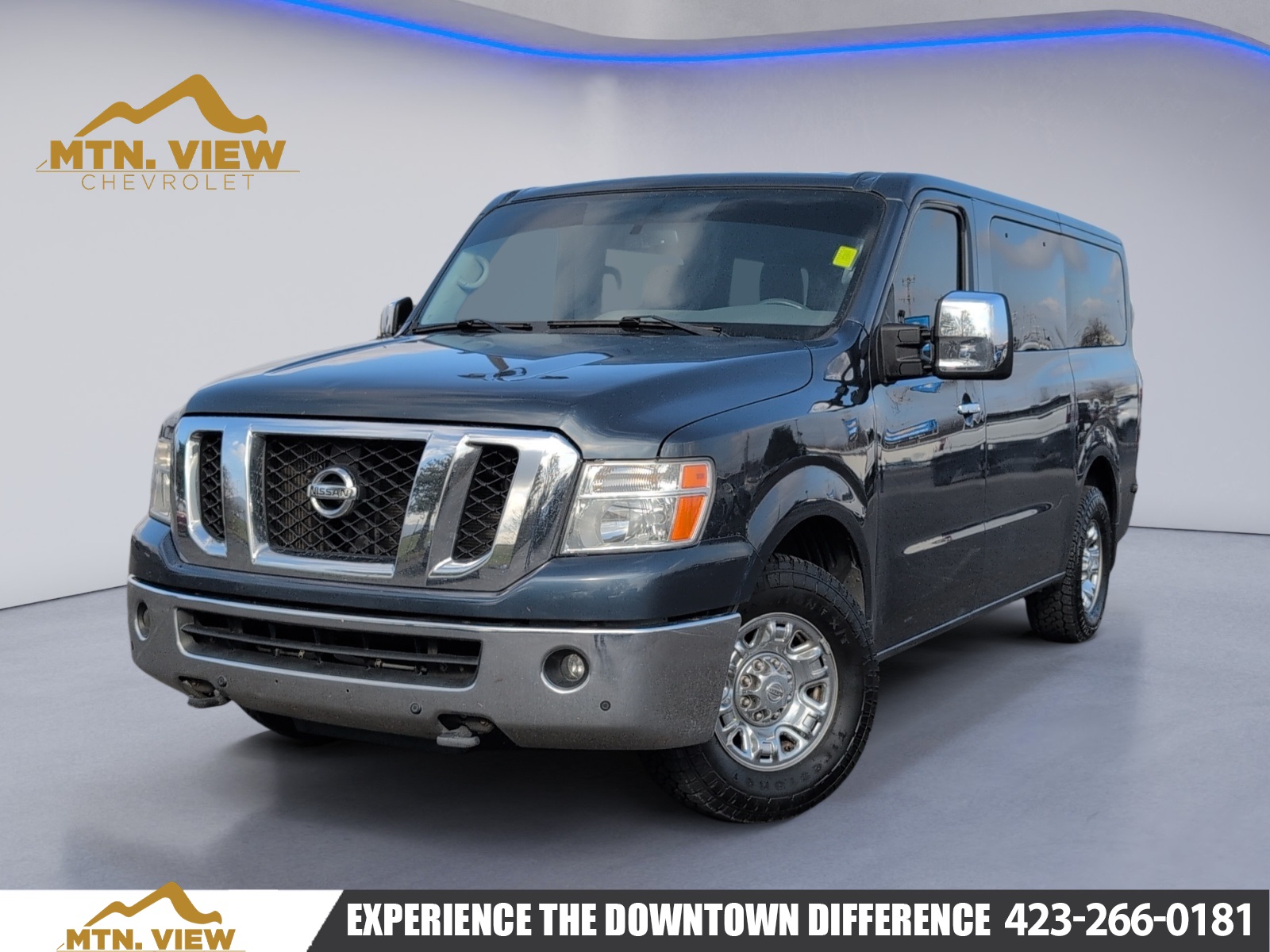 2016 Nissan NV Passenger SL's photo