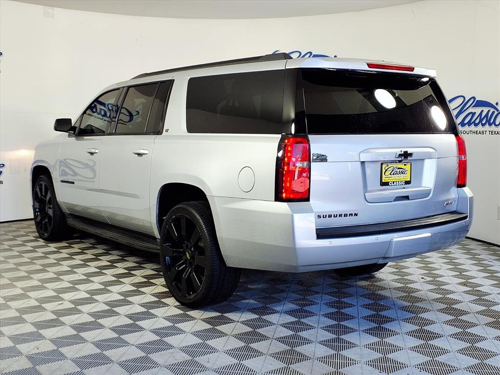 2020 Chevrolet Suburban LT photo 2
