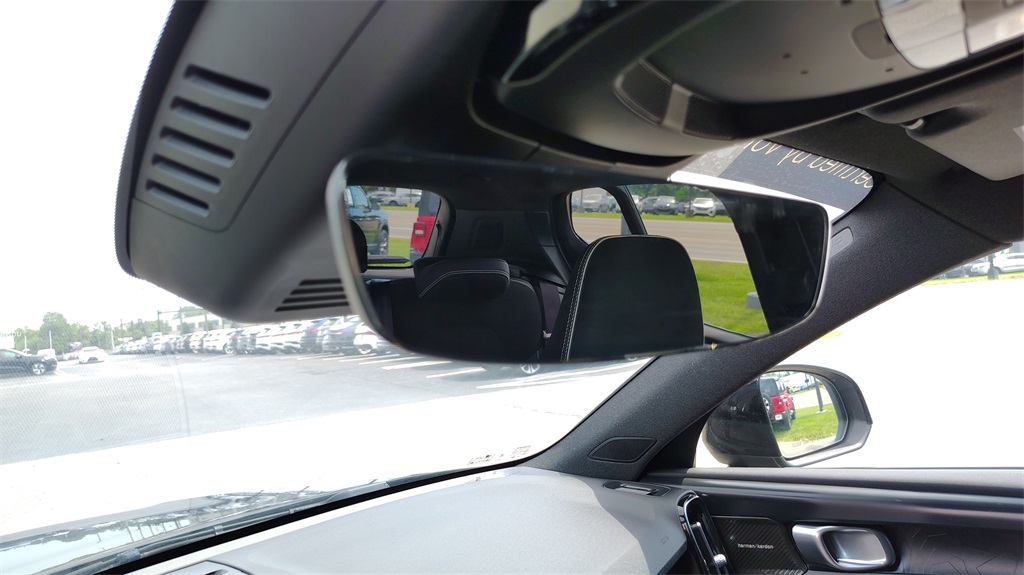 2023 Volvo XC40 Recharge Ultimate photo 26