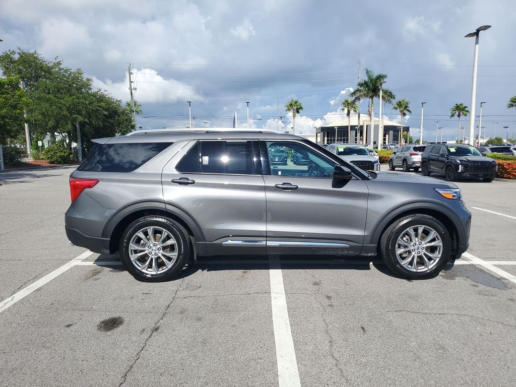 2023 Ford Explorer Limited photo 9