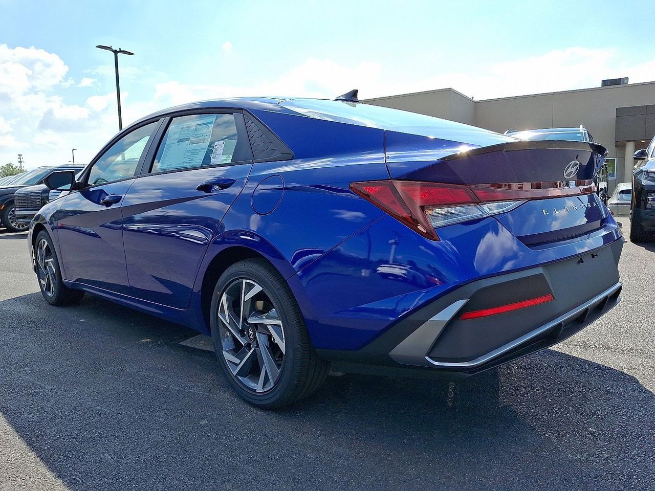2025 Hyundai Elantra SEL Sport photo 3