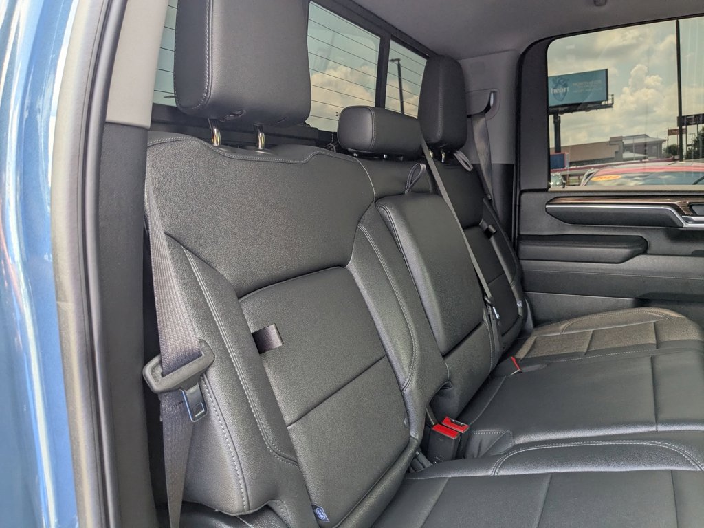 2025 Chevrolet Silverado 3500HD LT photo 19
