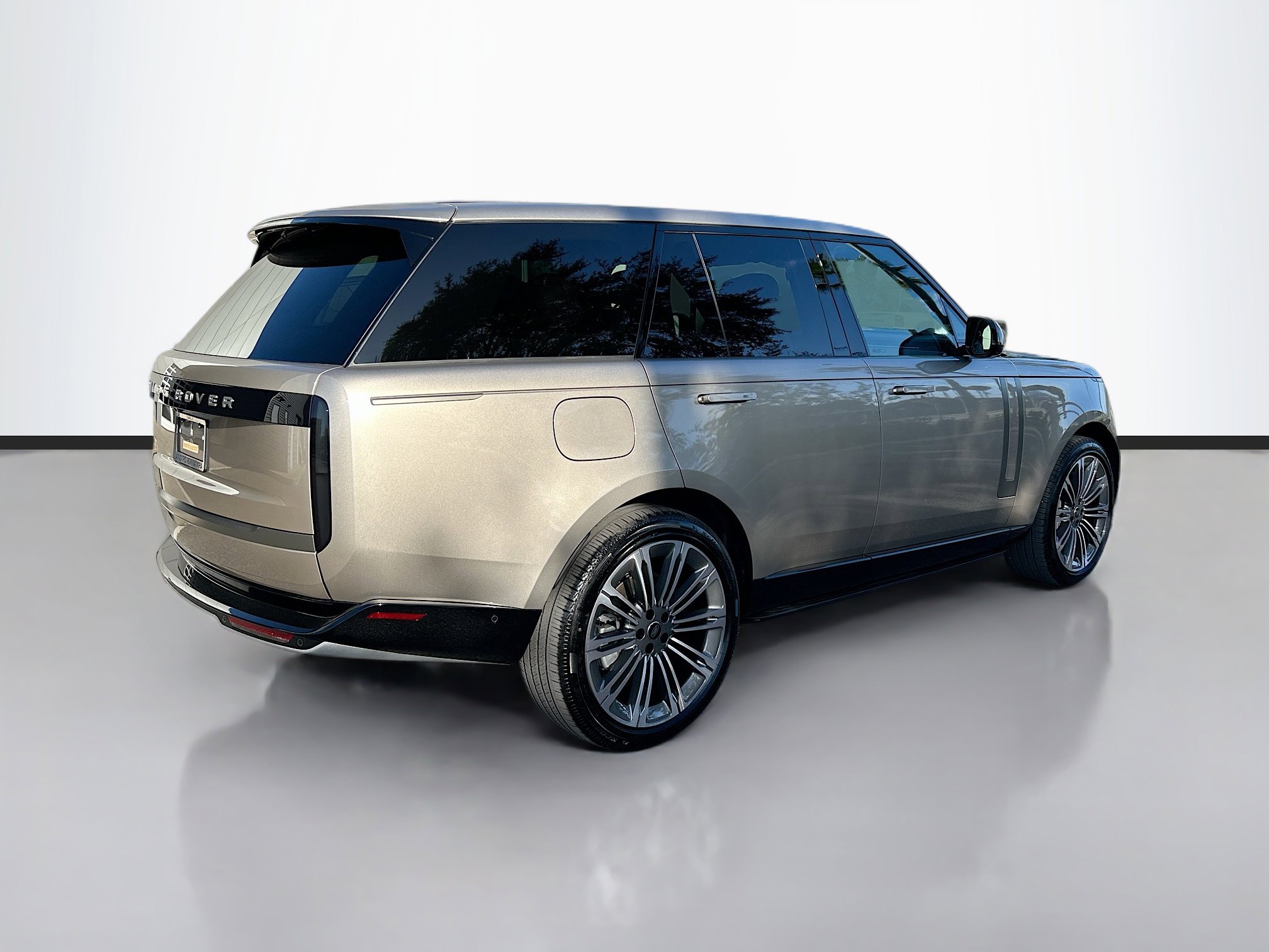 2025 Land Rover Range Rover SE photo 4