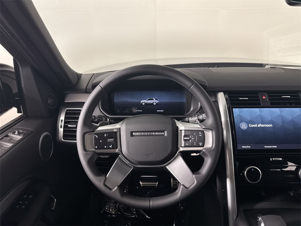 2025 Land Rover Discovery SE photo 13