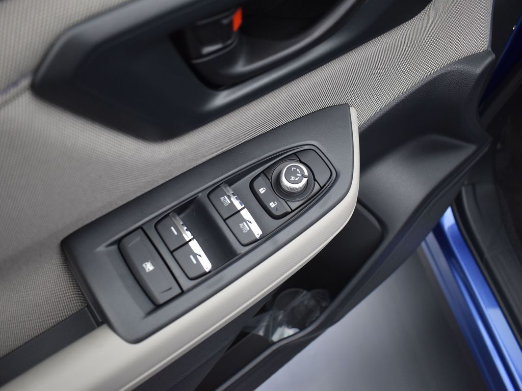 2025 Subaru Forester Premium photo 7