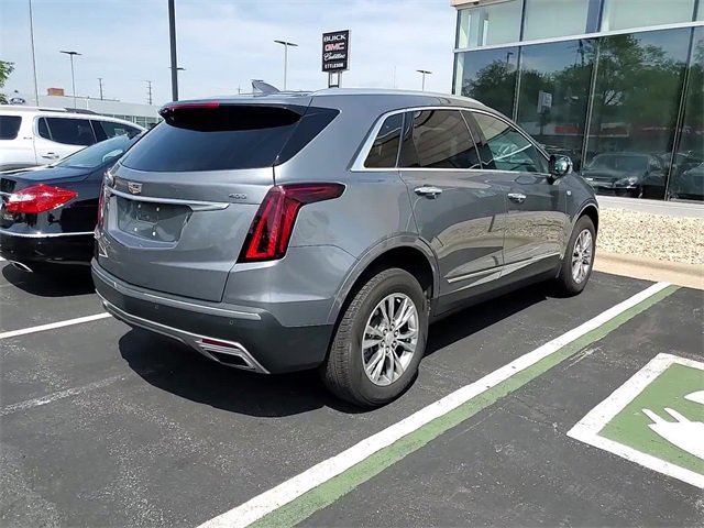 2022 Cadillac XT5 Premium Luxury photo 3