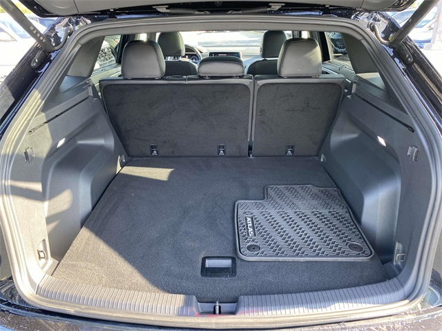 2024 Volkswagen Atlas Cross Sport SE Technology photo 8