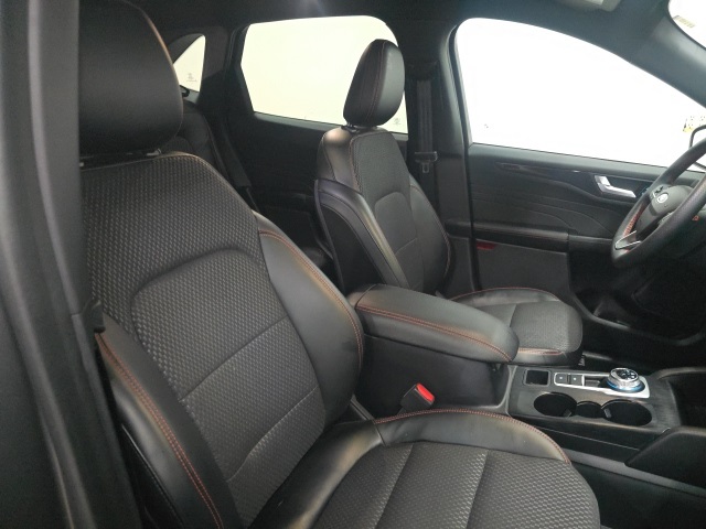 2023 Ford Escape ST-Line photo 4