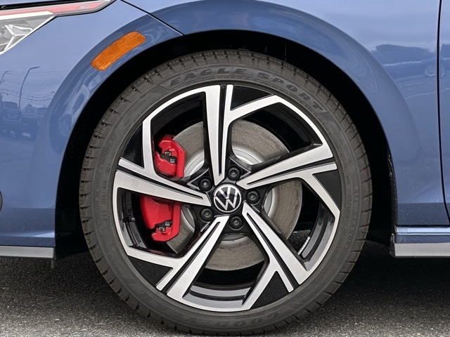 2026 Volkswagen Golf GTI SE photo 2