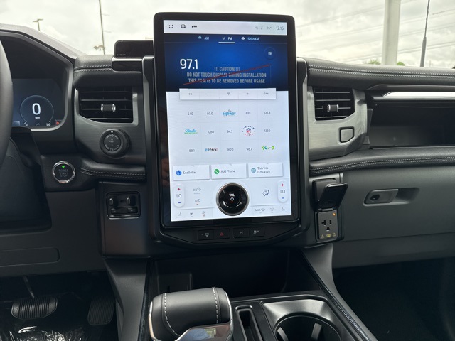 2025 Ford F-150 Lightning photo 27