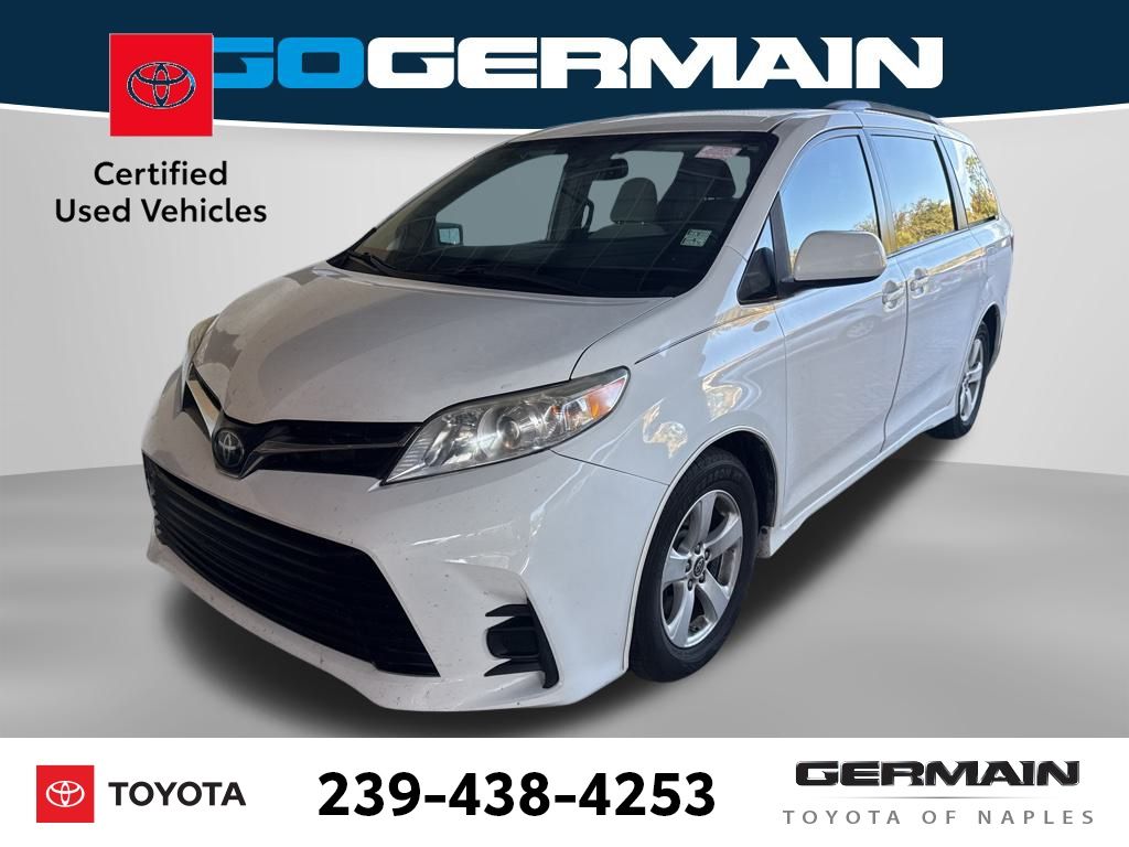 2020 Toyota Sienna LE's photo
