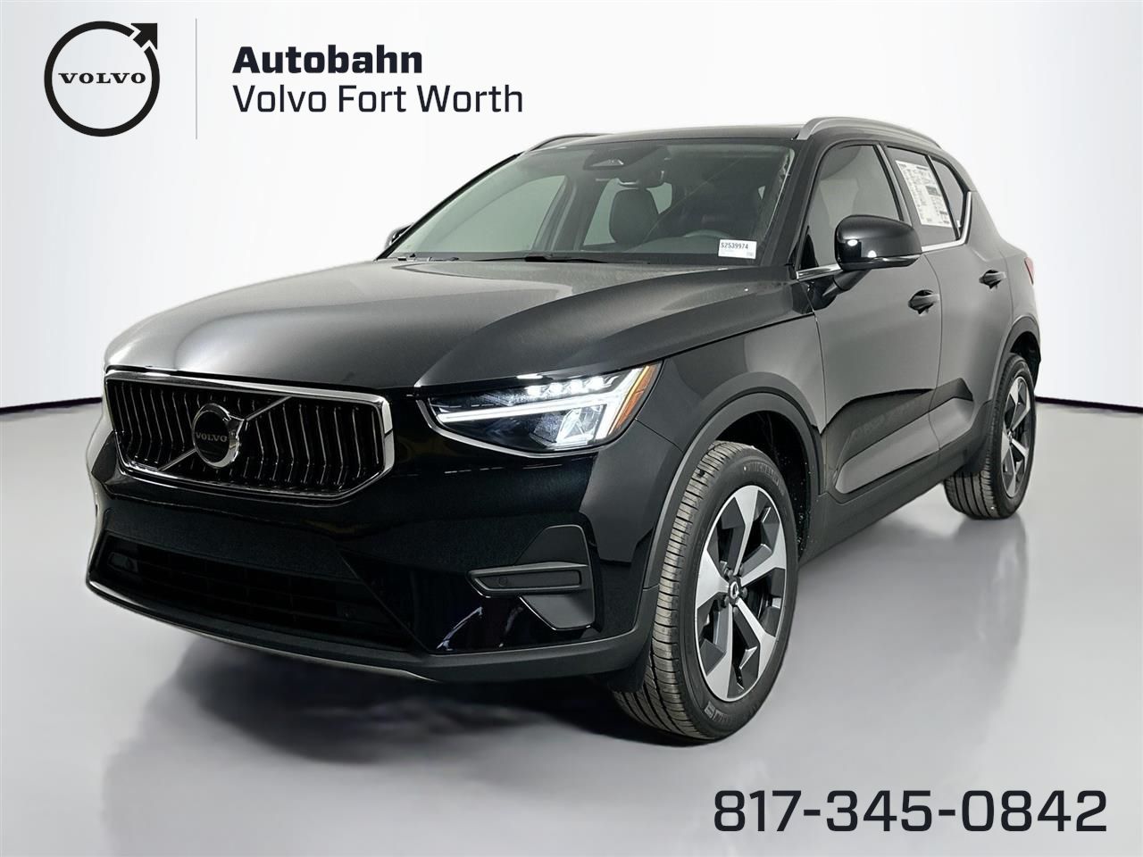 2025 Volvo XC40 Core's photo