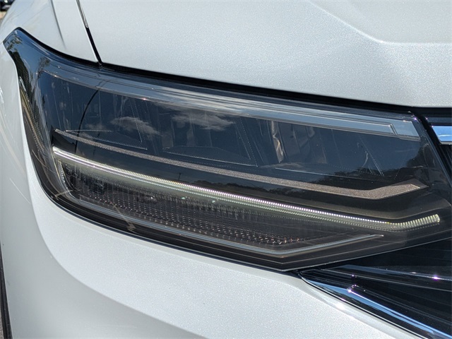 2024 Volkswagen Tiguan SE R-Line Black photo 10
