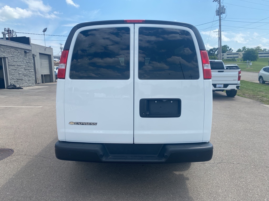 2022 Chevrolet Express 3500 LS photo 4