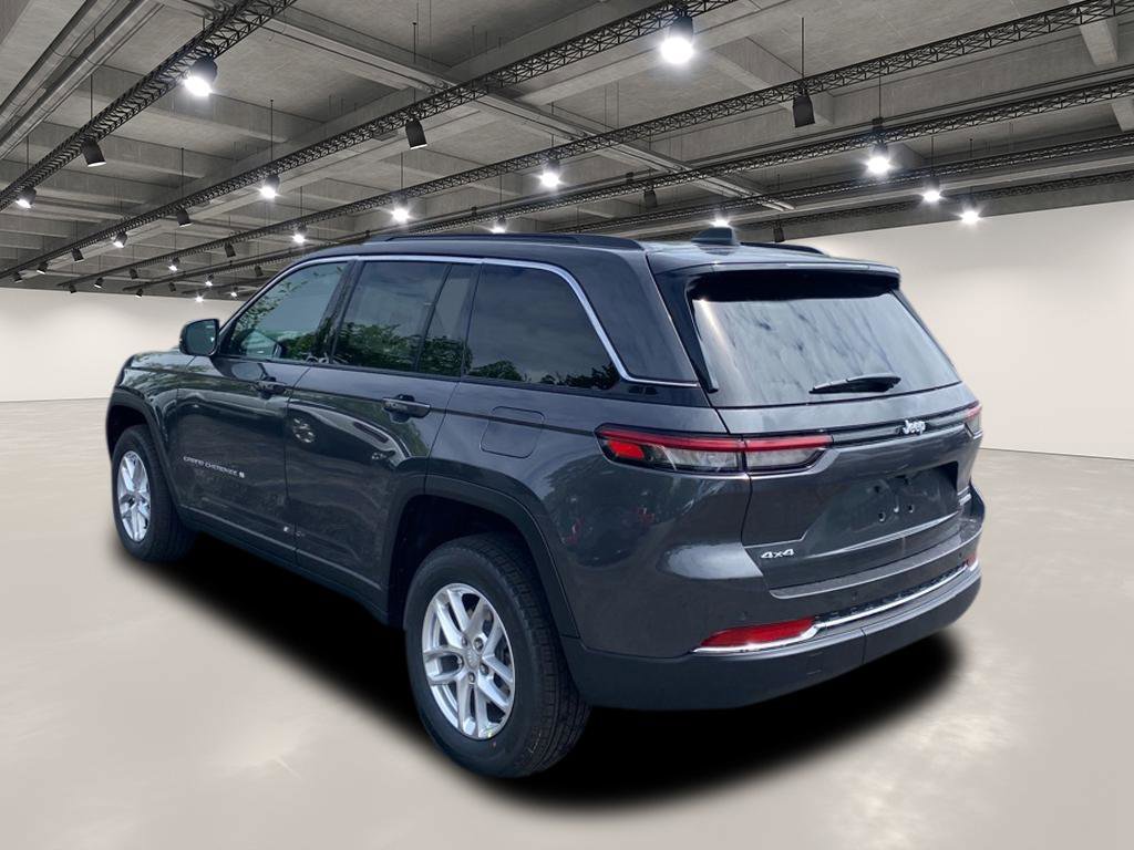 2025 Jeep Grand Cherokee Laredo X photo 2