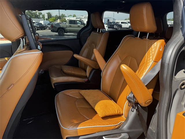 2022 Chrysler Pacifica Pinnacle photo 19