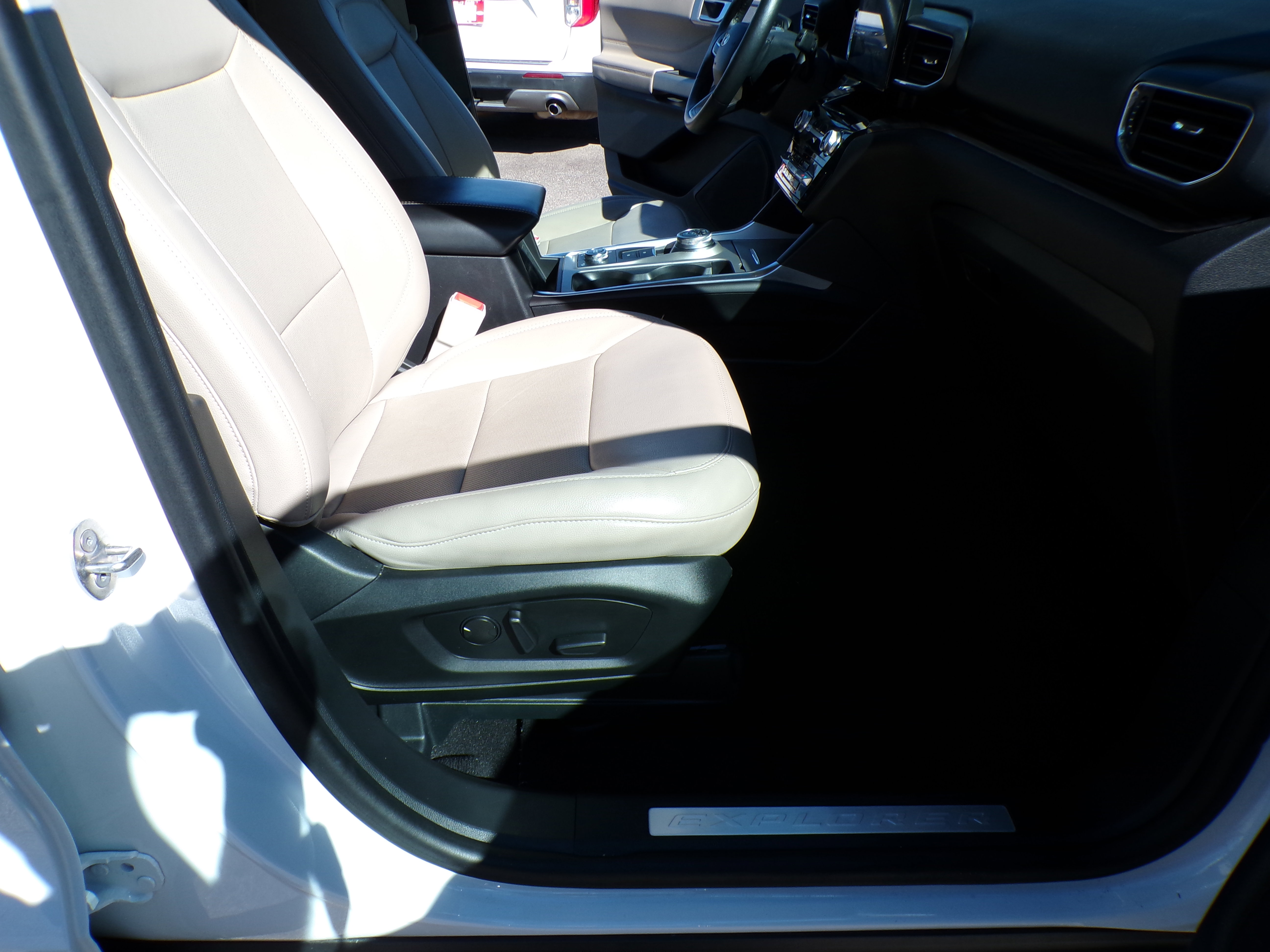 2024 Ford Explorer Limited photo 4