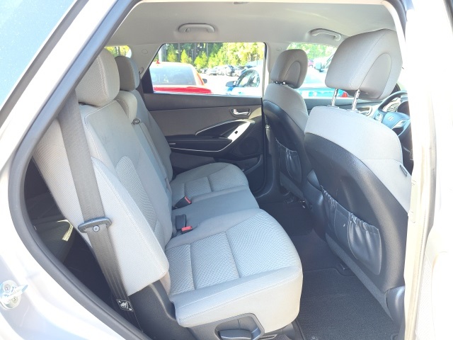 2017 Hyundai Santa Fe SE photo 23