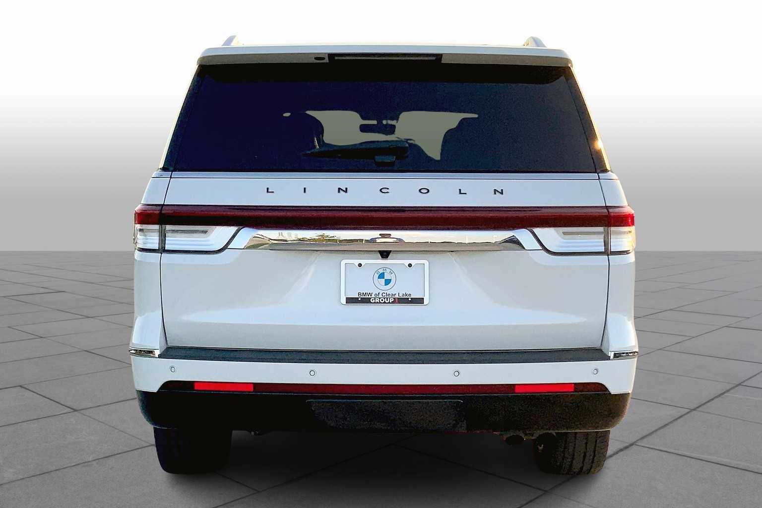 2023 Lincoln Navigator L photo 4
