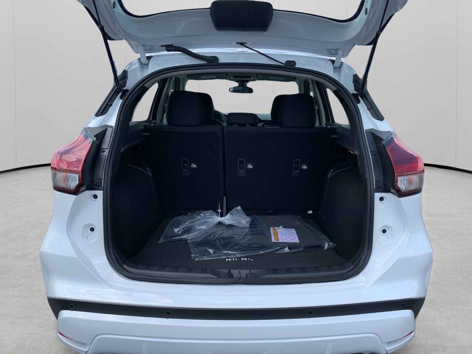 2025 Nissan Kicks Play S photo 26