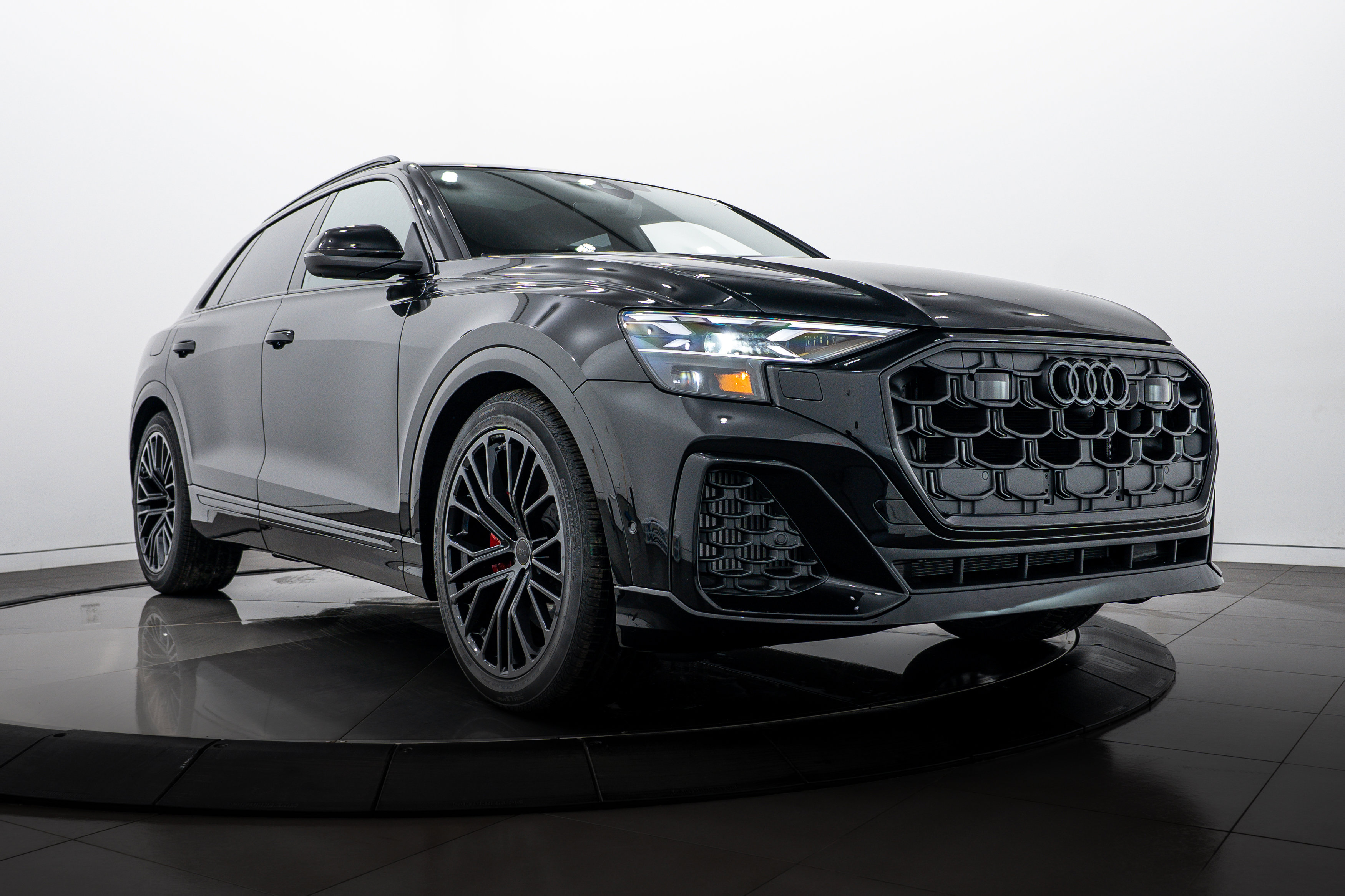 2026 Audi SQ8 Prestige's photo