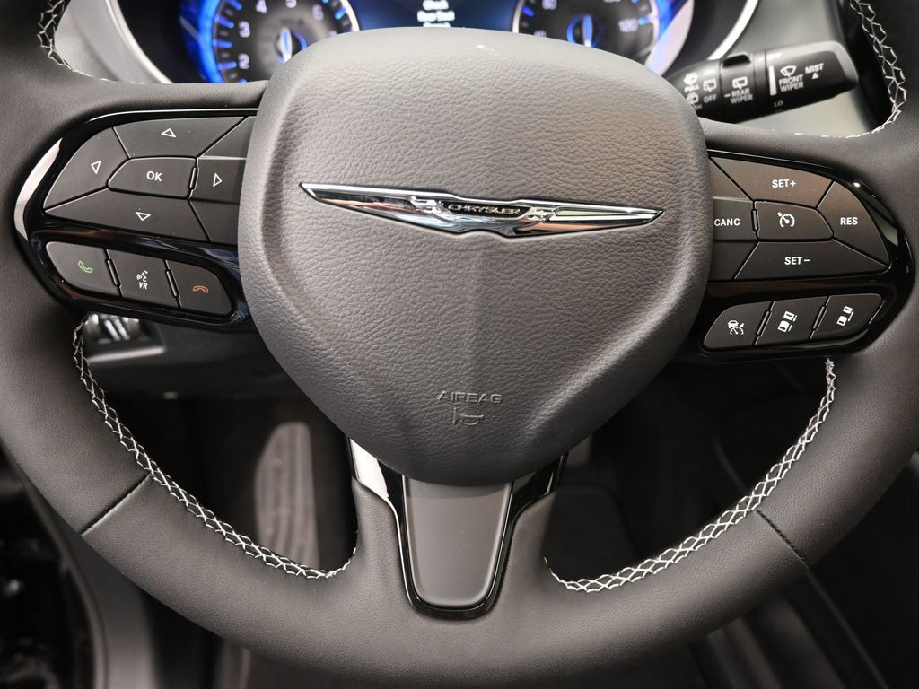 2026 Chrysler Pacifica Limited photo 11