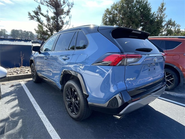 2022 Toyota RAV4 Hybrid XSE photo 2