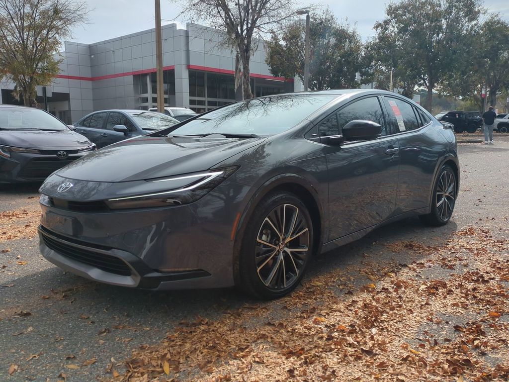 2026 Toyota Prius XLE's photo