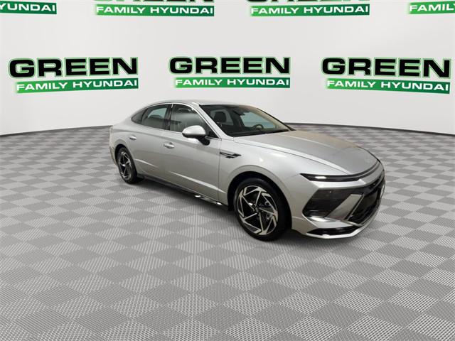 2026 Hyundai Sonata SEL Sport photo 2