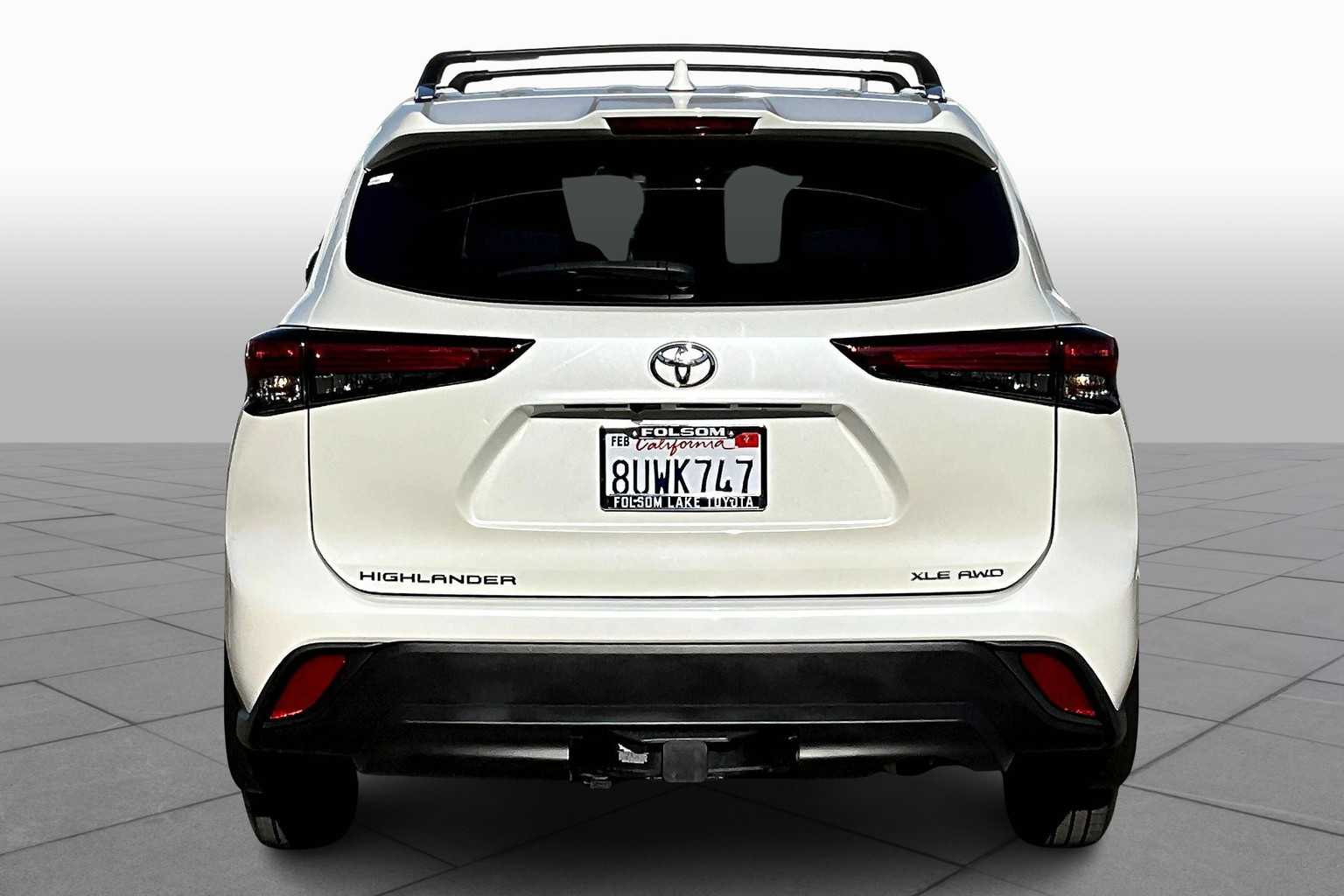 2021 Toyota Highlander XLE photo 3