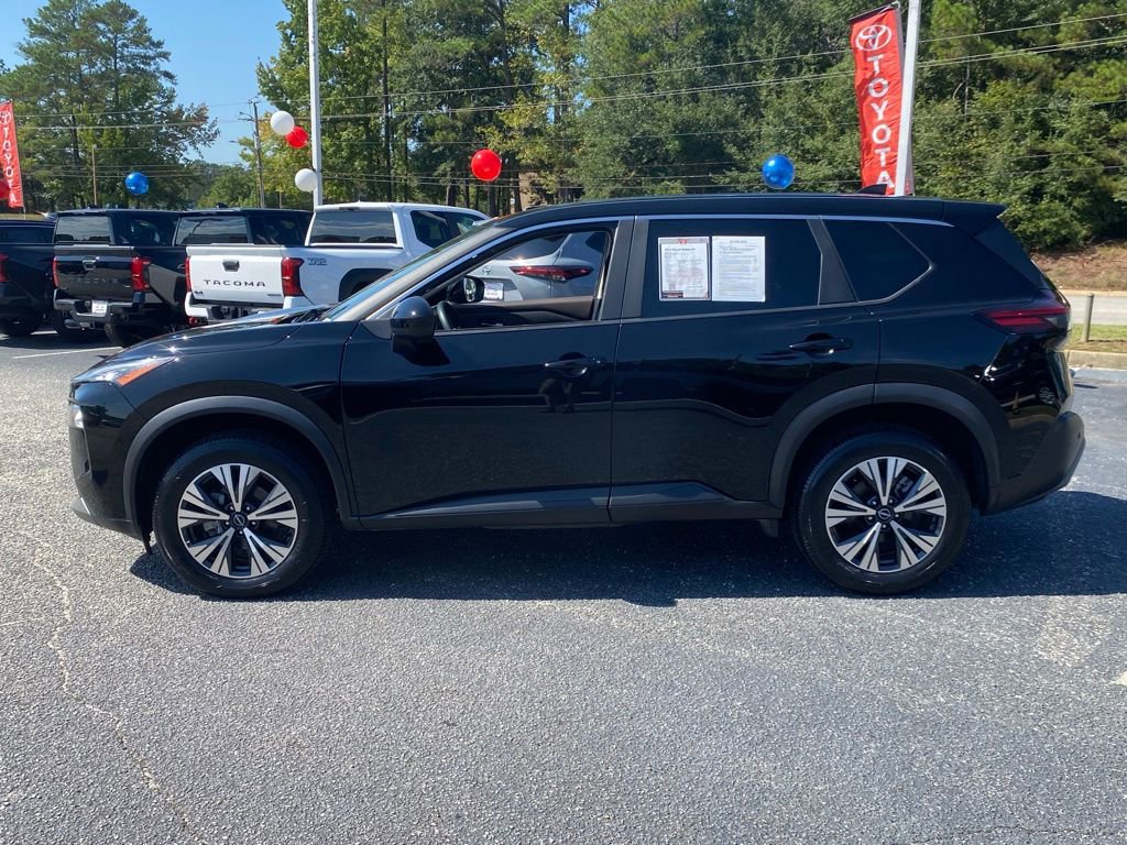 2023 Nissan Rogue SV photo 3
