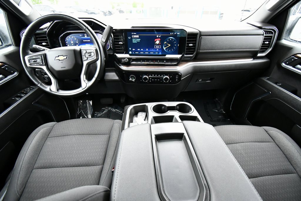 2023 Chevrolet Silverado 1500 LT photo 3