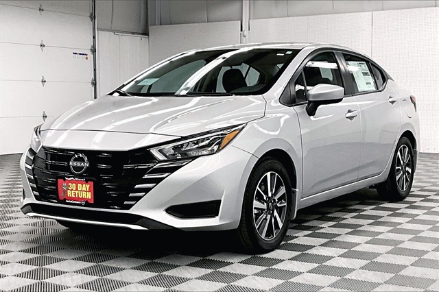 2025 Nissan Versa 1.6 SV photo 2